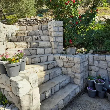 Dalamar בית הארחה 3*